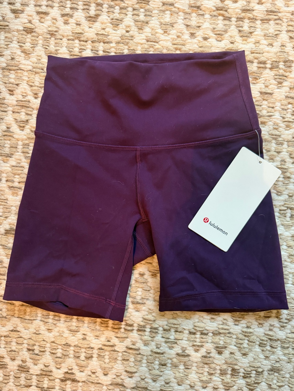 Wunder Train High-Rise Short 6” in Dramatic Magenta - Size 4 - NWT